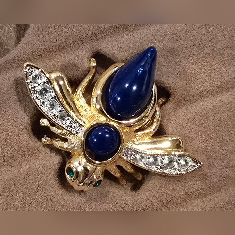 Joan Rivers Bee Brooch - Picture 4 of 5